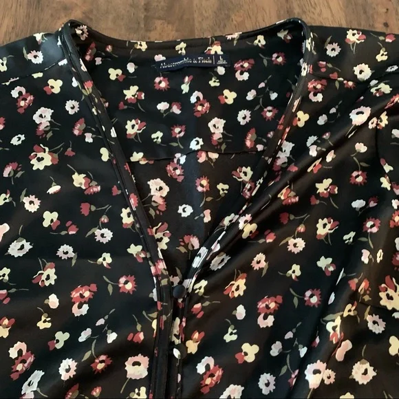 Long Sleeve Abercrombie Top - Picture 2 of 6